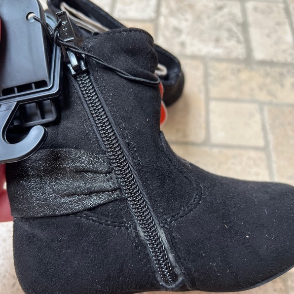 NWT Wonder Nation Toddler Girl Size 7 Black Fancy Short Faux Suede Booties - Picture 7 of 8
